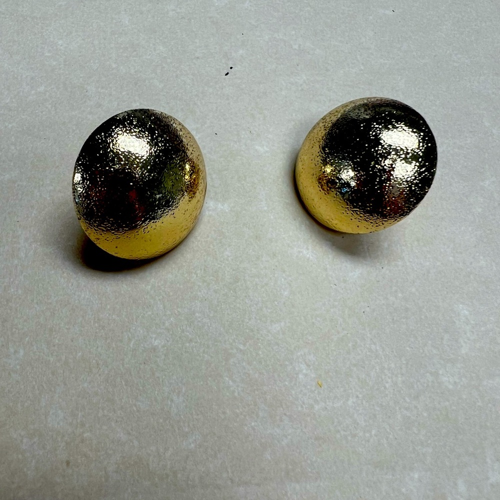 Button post earrings, gold leaf